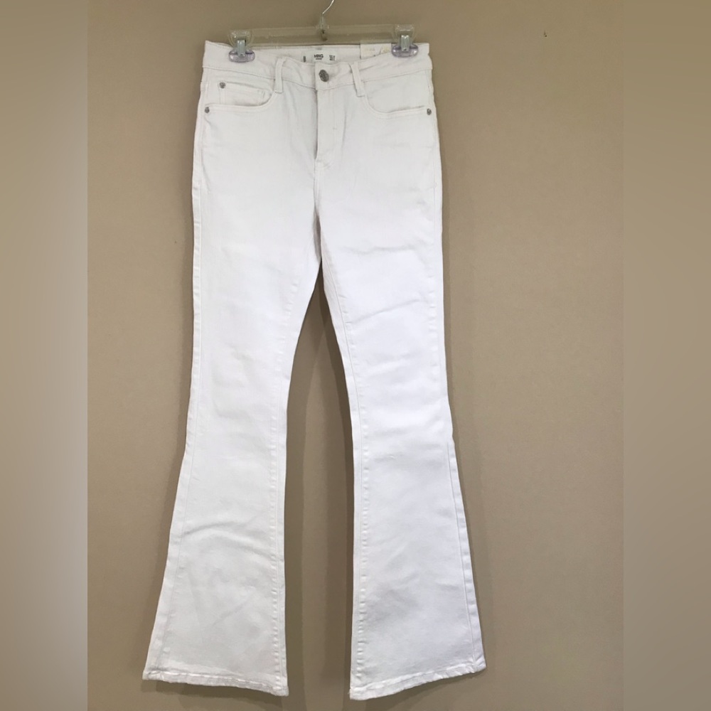 🍏🍏🍏 NWT MANGO Women’s White High Rise Flare Jeans, 4